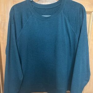 Vuori teal halo crew. Large. Excellent condition.